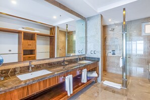 Shower, hair dryer, towels - Luxurious 6th-floor condo with pool, oceanfront balcony & water view (Puerto Vallarta)