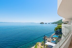 Property grounds - Luxurious 6th-floor condo with pool, oceanfront balcony & water view (Puerto Vallarta)