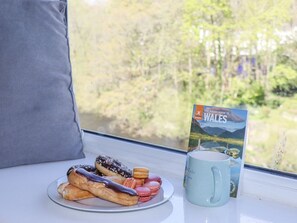 Breakfast meal - No. 9 On The Riverbank, Llangollen (Llangollen)