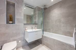 Shower - Porth Beach Villa 9 Longshore, Newquay (Newquay)