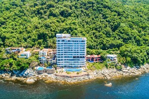 Exterior - Oceanfront condo with rooftop infinity pool, panoramic views, balcony, gym, & AC (Puerto Vallarta)