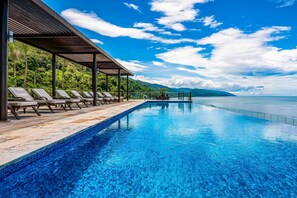A heated pool - Oceanfront condo with rooftop infinity pool, panoramic views, balcony, gym, & AC (Puerto Vallarta)