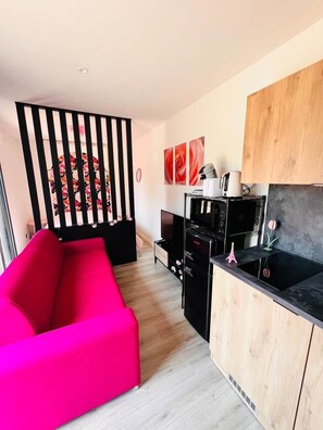 Interior - The Flower at the heart of nature (Rosselange)