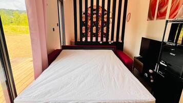 WiFi, bed sheets