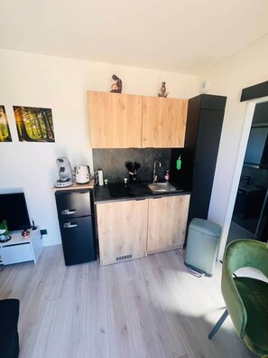 Private kitchen - Cottage La Forêt in the heart of nature (Rosselange)