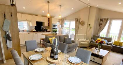Meadow Lodge, Cayton