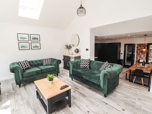 Living area - Charming Ty Coch in Ruthin (Ruthin)