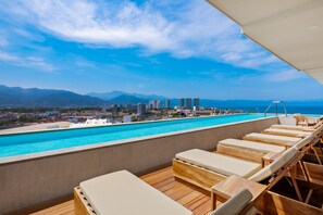 A heated pool - Resort condo with balcony, views, rooftop pool, gym, & full kitchen (Puerto Vallarta)