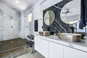 Shower, hair dryer, towels - Dog-friendly ocean view penthouse & studio with a full kitchen & kitchenette (Puerto Vallarta)