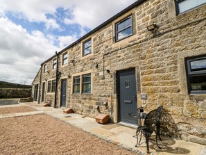 Outdoor dining - Mirk Cottage, Cragg Vale (Hebden Bridge)