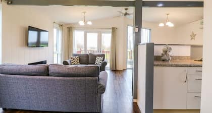 3 bed lodge, Ramsey, sleeps 6.
