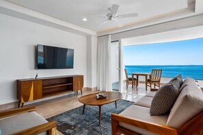 TV - Luxurious upscale condo w/ wraparound oceanfront view & shared pool (Puerto Vallarta)