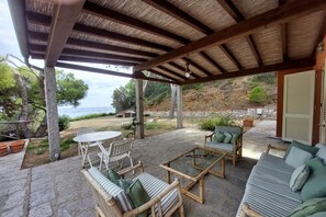 Outdoor dining - Fetovaia Magic Holiday Villa (Campo nell'Elba)