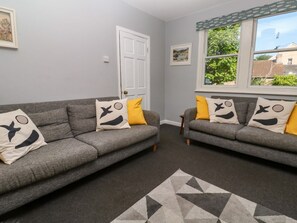 Living area - 8 Rosewall Cottages in St Ives (St. Ives)