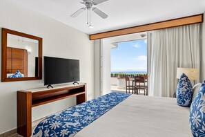 Room - Stylish oceanview suite with infinity pool, full kitchen & bay-view terrace (Puerto Vallarta)