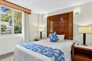 Iron/ironing board, free WiFi, bed sheets - Stylish oceanview suite with infinity pool, full kitchen & bay-view terrace (Puerto Vallarta)