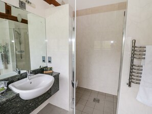 Shower - Beesoni Lodge, Castlemorton (Malvern)