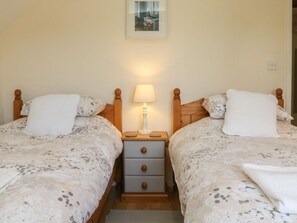 2 bedrooms, WiFi - Owl's Nest, South Molton (South Molton)
