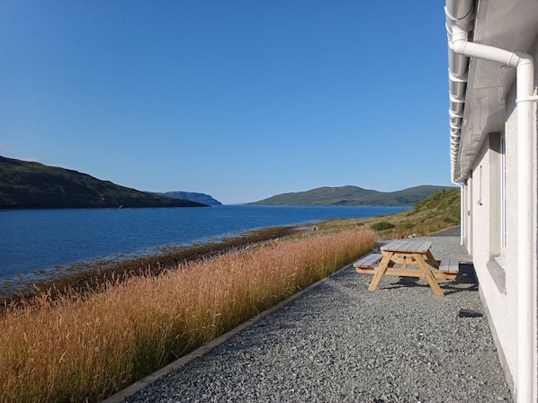 Outdoor dining - Cuillin Shores, Broadford (Isle of Skye)