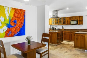 Refrigerador, microondas, horno, lavavajillas