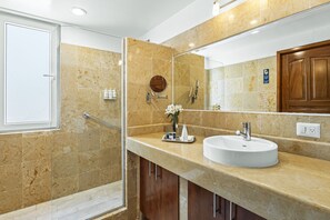 Shower, hair dryer, towels - Elegant bayview suite with terrace access, full kitchen, pool, hot tub & gym (Puerto Vallarta)