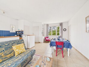 TV - 400 from the beach - House  single storey & garden (Pornic)