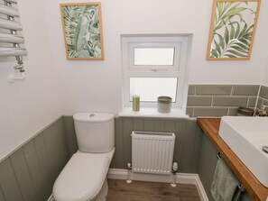 Shower - Dazie Cottage lies in Broadway (Broadway)
