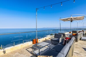 Terrace/patio - Stunning oceanview suite with cliffside infinity pool, terrace & gourmet kitchen (Puerto Vallarta)