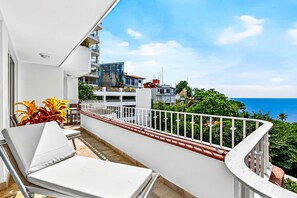 Property grounds - Relaxing coastal escape with panoramic views, pool, hot tub & sunny terrace (Puerto Vallarta)