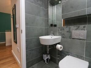 Shower - 12 Blue Hill Park in Ambleside (Ambleside)