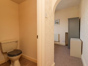 Bathroom - Avalon Lodge, Bridlington, TV. (Bridlington)