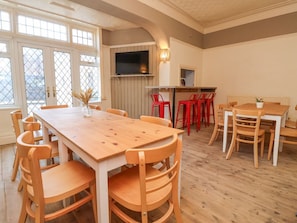 Dining - Avalon Lodge, Bridlington, TV. (Bridlington)