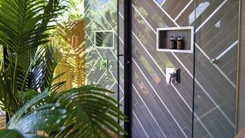 Luxury House, Garden View | Property grounds