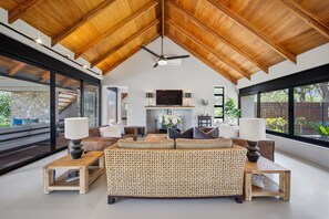 Luxury House, Garden View | Ruang tamu