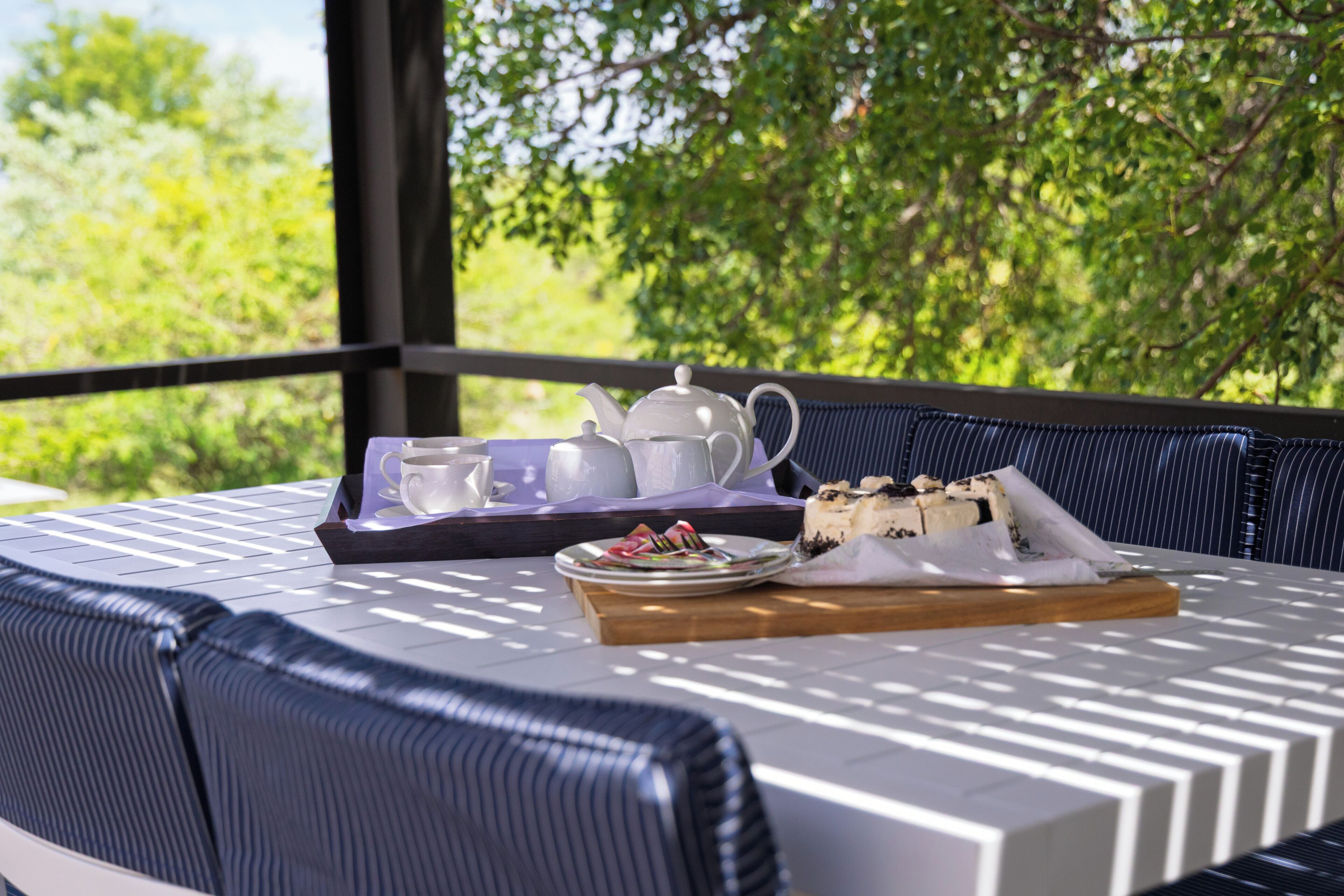 Rumah Mewah, pemandangan kebun | Tempat makan outdoor