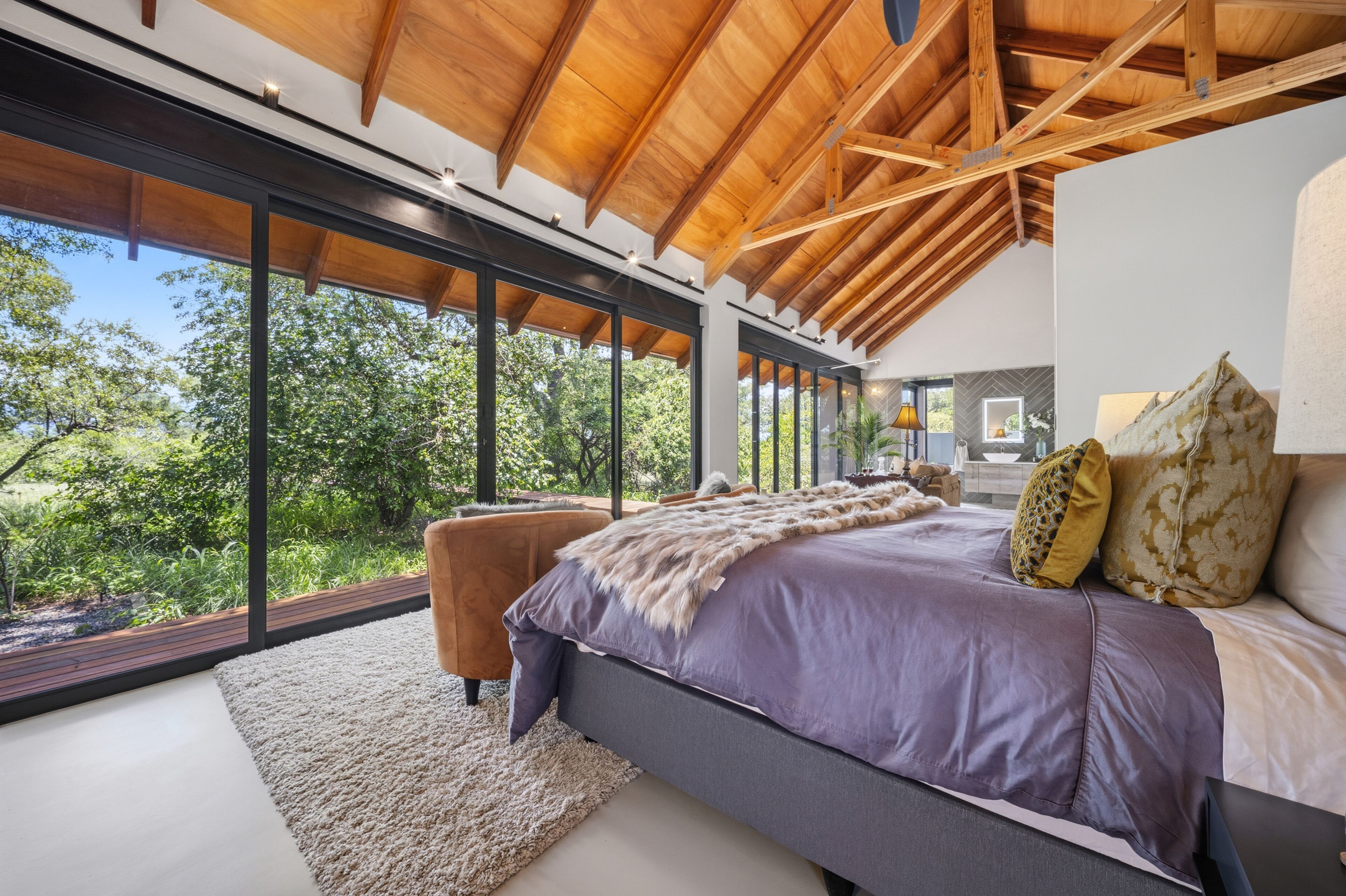 Luxury House, Garden View