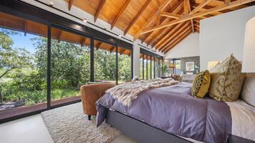 Luxury House, Garden View