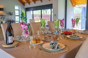 Luxury House, Garden View | Dining - Villa Nsovo (Hoedspruit)