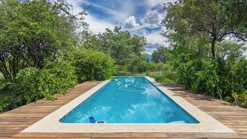 Luxury House, Garden View | Kolam renang