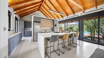 Luxury House, Garden View | Dapur peribadi