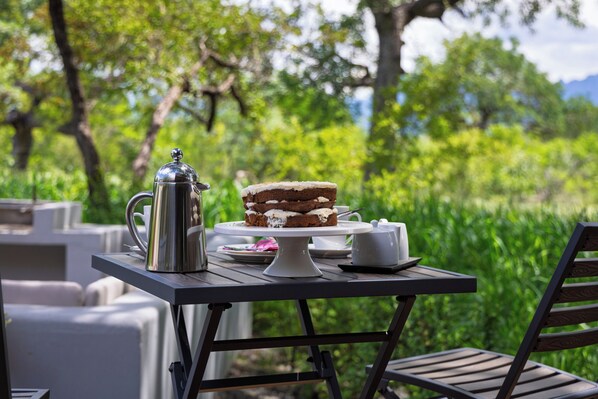 Luxury House, Garden View | Outdoor dining