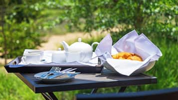Luxury House, Garden View | Outdoor dining