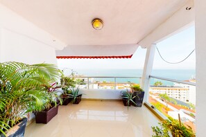 Property grounds - Central Puerto Vallarta condo with pool, ocean views & fast WiFI - walk to beach (Puerto Vallarta)