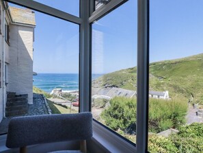 Interior - Charming Sea Ledge Retreat in Tintagel (Tintagel)