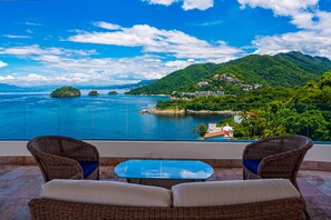 Property grounds - Stylish waterfront condo with amazing pool, hot tub & balcony (Puerto Vallarta)