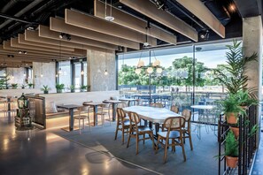 Dining - LIVING EXPERIENCE GRANADA (Granada)