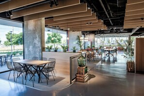 Dining - LIVING EXPERIENCE GRANADA (Granada)