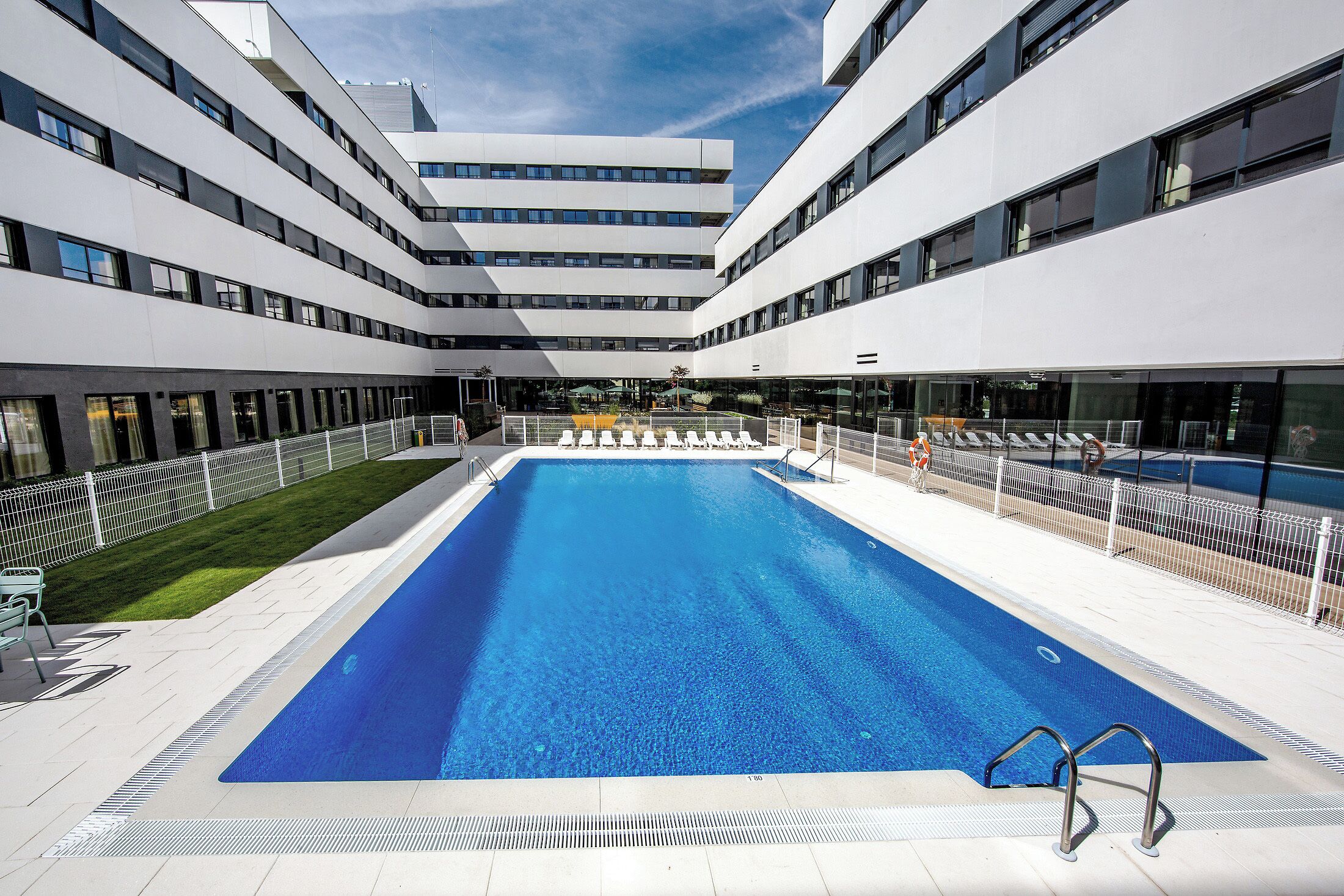 Piscina externa sazonal