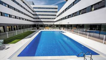 Piscina externa sazonal