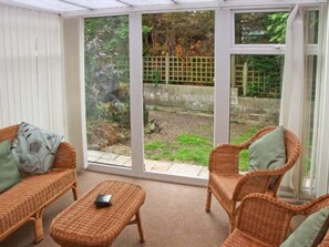 Interior - Matlock Green, Matlock (Matlock)